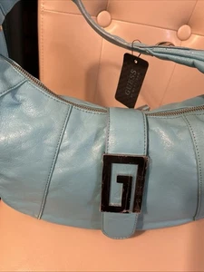 Türkis Farbe / Guess Schultertasche Handtasche mit silbernem "G" Druckknopf - Bild 1 von 20