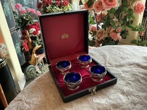 Set Of 4 Vtg Silver Monteith Bowl Style Salt Cellar Set~Box~Blue Glass Insert. - Picture 1 of 10