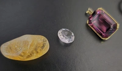 Colgante púrpura chapado en oro, otras piedras Foto 1 de 2