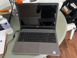 Dell Inspiron 15 5000 Series 15,6" (1 TB HDD, Intel Core i5 6. generacji, 2,3 GHz,... - Zdjęcie 1 z 7