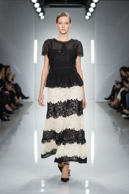 NEW $1600 RED VALENTINO LONG LACE SKIRT - Image 1 of 4