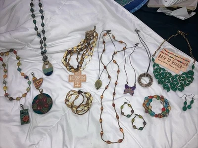 Lote de cuentas de papel reciclado africano y collar de arcilla multicolor joyería hecha a mano Foto 1 de 4