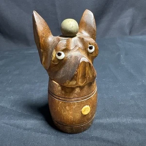 Molinillo de pimienta de barril para perro de madera tallada Marlux de la década de 1940 Francia - Imagen 1 de 9