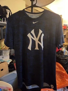 Camisa Nike Para Hombres Mediana New York Yankees MLB Béisbol Azul Manga Corta Dri-Fit - Imagen 1 de 3