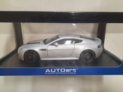 Autoart 70251 Aston Martin V12 Vantage S 2015 1/18 - Immagine 1 di 3