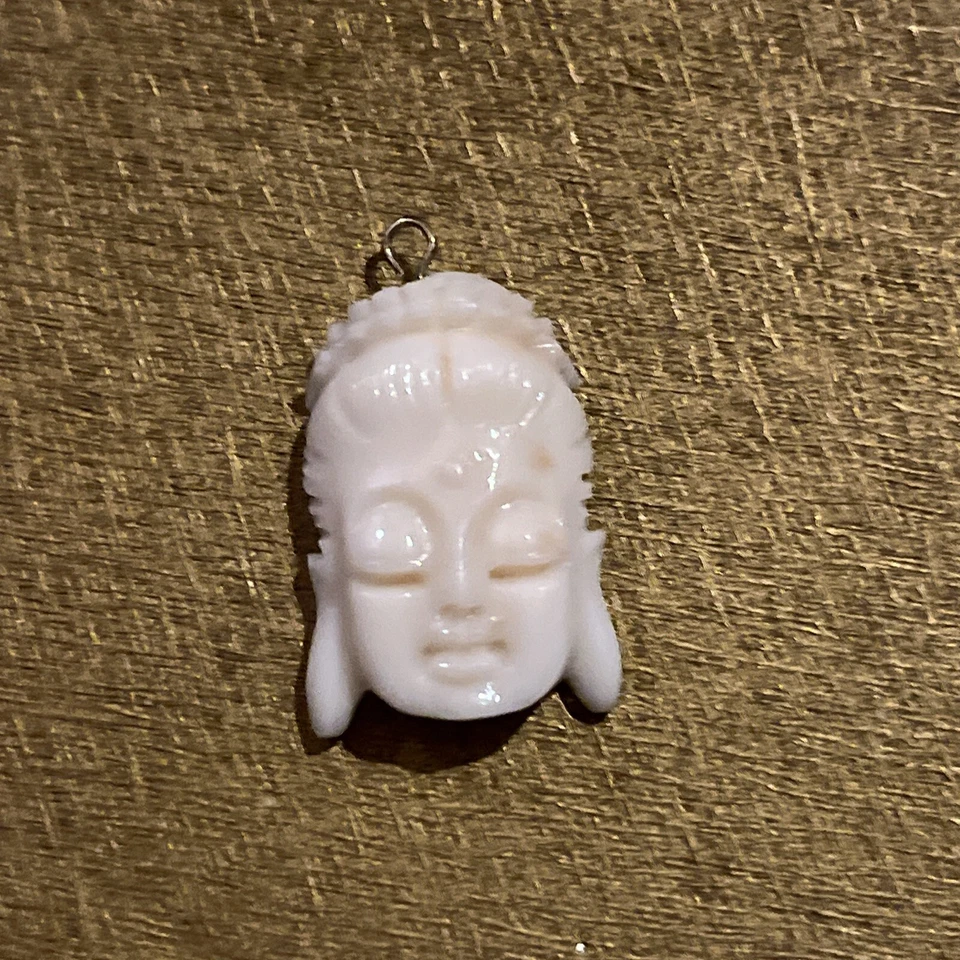 Antiguo colgante chino cara de Buda coral piel de ángel tallada a mano Foto 1 de 4