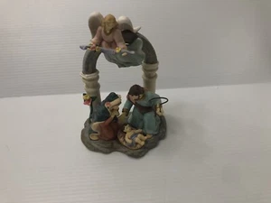 Avon Holiday Treasures Nativity Holy Family Christmas Figurines Decorative 2002  - Picture 1 of 6