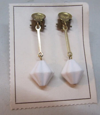 alte weiße Ohrringe Ohrclips Kegel Pampeln Modeschmuck Ohrhänger_ Art Deco - Bild 1 von 4