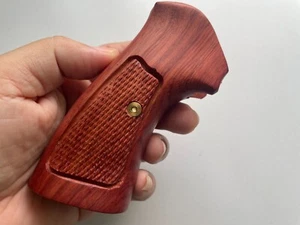 Nueva empuñadura de madera dura para empuñadura de revólver Ruger SP 101 - empuñaduras a cuadros hechas a mano - Imagen 1 de 7