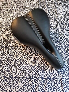 V Seat Saddle Bicycle Black ~Unknown Brand in EUC. L - Picture 1 of 5