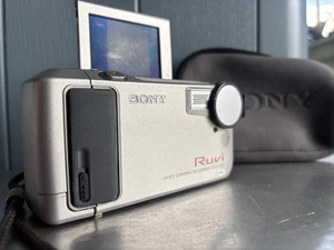 RARE Vintage Sony Ruvi Video Camera Recorder CCD-CR1E Silver + Case + Cartridge - Picture 1 of 14