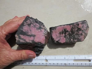 3497  SPIDERWEB RHODONITE ROUGH.  BEAUTIFUL.  EX CLOSED OLD TIME ROCK SHOP - Picture 1 of 3