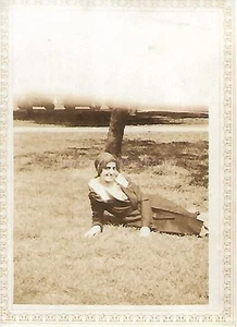 Mitte 20. Jahrhundert Frau KLEINFUND FAMILIENFOTO Original VINTAGE s+w 511 42 D - Bild 1 von 1