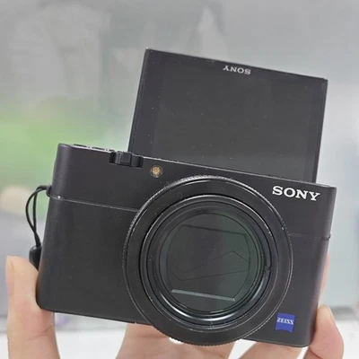 Sony Cyber-Shot RX100 V 20.1 MP DSC-RX100 M5 Digital Camera 2.9x Optical Zoom! - Image 1 of 4