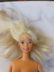 1992 Mattel Bath Blast Barbie Barbie Puppe mit Ohrringen Malaysia Nude Blon - Bild 1 von 7