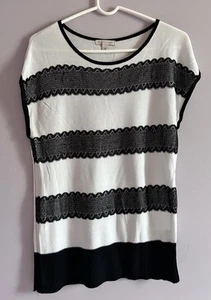 DB Studio White And Black Sleeveless Top Size Medium - Picture 1 of 10