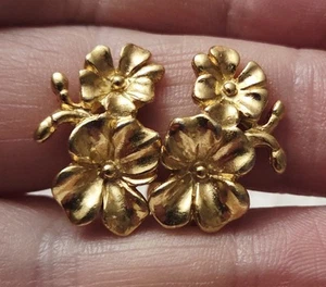 Vintage Krone Trifari Blume Blumen goldfarben kleine Ohrclips, signiert - Bild 1 von 6