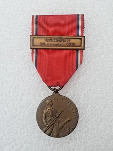 Medaille von Verdun, Typ Augier, Bronze, mit Spange, 31 mm - Bild 1 von 2