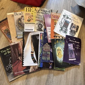 Lote de 17 libros y revistas de joyería vintage con cuentas artesanía total - Imagen 1 de 13