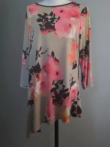 Susan Graver flüssiges Stricktop asymmetrischer Saum Blumenmuster Größe Medium - Bild 1 von 4