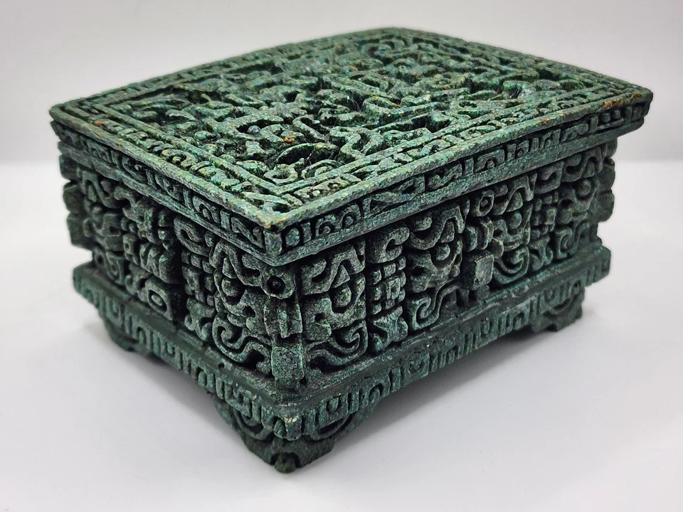 1960’s "ZAREBSKI ORIGINAL" MEXICAN ART BOX AZTEC MAYAN CRUSHED MALACHITE STONE - Image 1 of 4