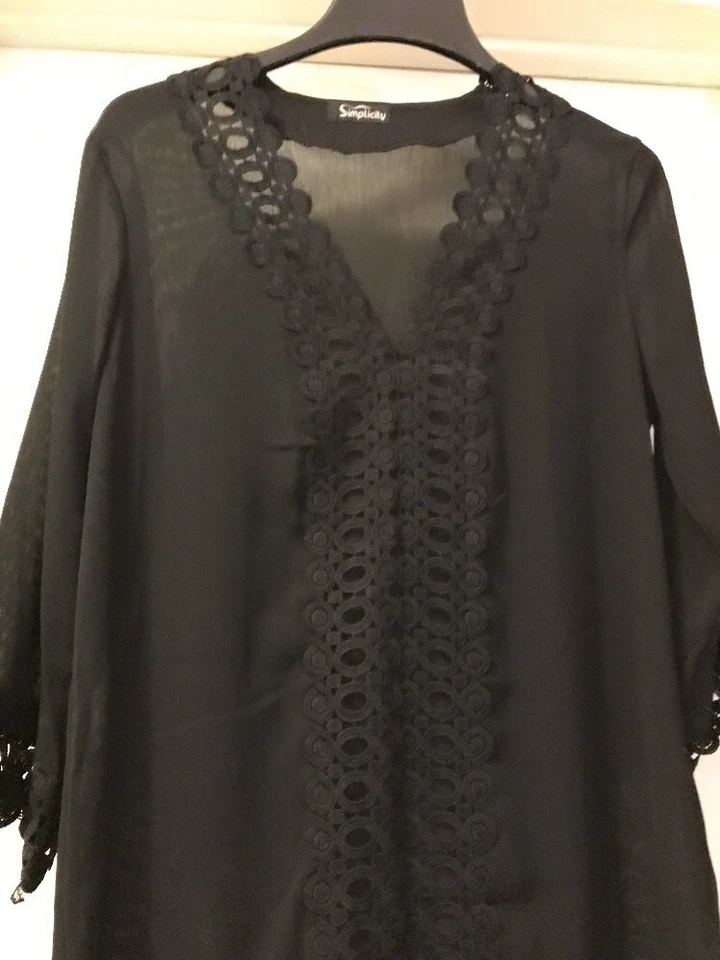 Bonita túnica de encaje negra, hermosa, talla mediana Foto 1 de 4