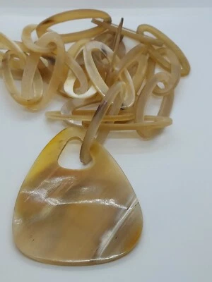 Collar largo de eslabones gruesos de cuerno natural Foto 1 de 4