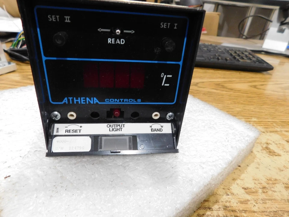 Athena Controls Model: 4000-B- Temperature Controller. .  0 - 500C   J - Image 1 of 3