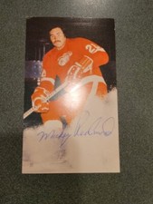 VINTAGE MICKEY REDMOND SIGNED JD MCCARTHY DETROIT RED WINGS POSTCARD