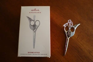 2019 Hallmark Keepsake Ornament Divine Style Hair Scissors Hair Stylist Wings - Foto 1 di 13