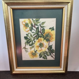 Vintage Nadelspitze gerahmtes Bild 70er Jahre gelb orange grün Blumen 17 Zoll - Bild 1 von 5