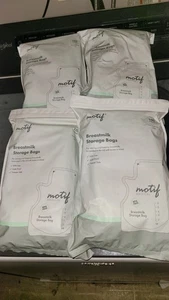 Lot of 4 Motif Medical: Breastmilk Storage Bags 8 oz Single Use Bags (400 Count) - Picture 1 of 1