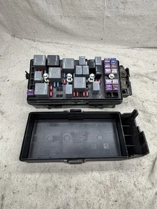 Saturn 2007 Aura Fuse Box Relay 3.6 Block 3.6L Panel Engine Bay OEM 15859579 - Bild 1 von 7