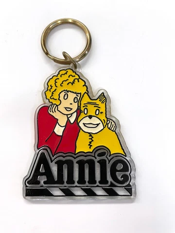 Vintage 1982 Applause Little Orphan Annie & Dog Sandy Cartoon Comic Keychain Cover