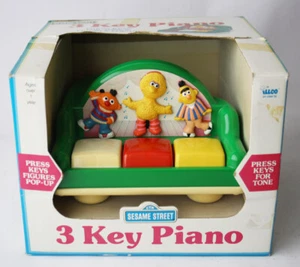 SELTENER VINTAGE 1990 SESAMSTRASSE 3 SCHLÜSSELKLAVIERFIGUR POP UP VOGEL ILLCO NEU AUS ALTEM NOSBESTAND! - Bild 1 von 7