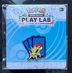 Pokémon TCG Play Lab Pin Jolteon Eevee Eeveelution (Similar to PAX Pinny Arcade) - Picture 1 of 1