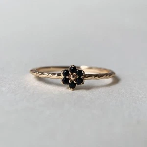 10K Yellow Gold With Shiny Black Simulated Onyx Daily Wear Flower Design Ring - Picture 1 of 4