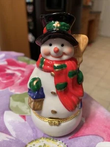 Greenbrier Porzellan aufklappbare Schmuckschatulle Schneemann mit Besen & Laterne Neuzustand  - Bild 1 von 12