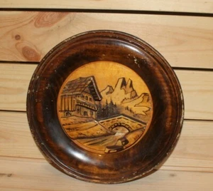 Placa colgante de pared de madera tallada a mano vintage paisaje rural firmada - Imagen 1 de 7
