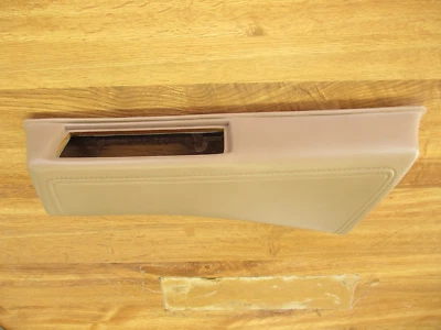 RH REAR ARMREST 1985-93 CADILLAC COUPE DEVILLE, FLEETWOOD COUPE 2-DOOR CARS ONLY - Imagem 1 de 4