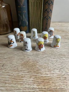 Looney Toons Warner Brothers Character Thimbles Set of 9 - Foto 1 di 5