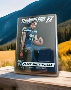 Zenith Jaxon Smith-Njigba Turning Pro Patch Rookie Card Seahawks TPM-JSN 2023  - Bild 1 von 2