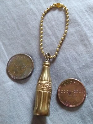 Vintage Coca Cola Ficha Tokens and Keychain. - Image 1 of 4