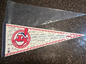 Vintage CLEVELAND INDIANS 1995 Team CHIEF WAHOO Pennant, Facsimile Autographs - Picture 1 of 5