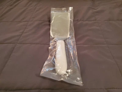 VHTF Pampered Chef Large SERVING SPATULA With WHITE Handle Stainless Steel NIP - Image 1 of 4