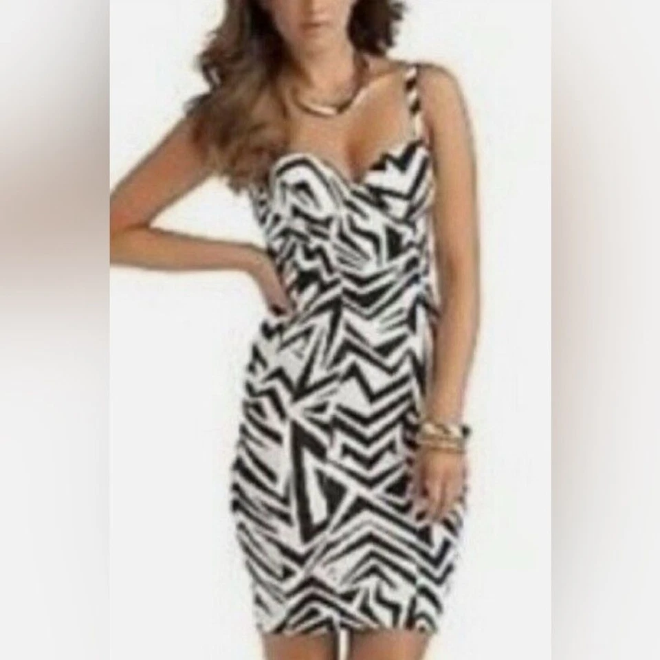 Vestido Colección Kardashian L Blanco y Negro Zig Zag Bodycon Estilo Bustier WB Foto 1 de 4