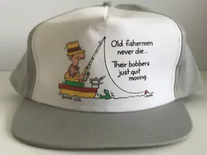 Sombrero de broma de pesca Snapback de colección pescadores antiguos nunca mueren bobbers solo deja de moverte - Imagen 1 de 5