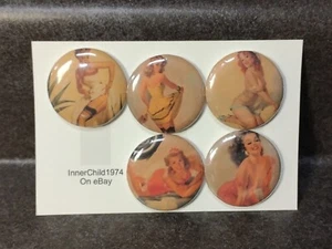 Distintivi con bottoni pinback B2 1,25", set di 5 - pinup retrò vintage ragazze - Foto 1 di 6