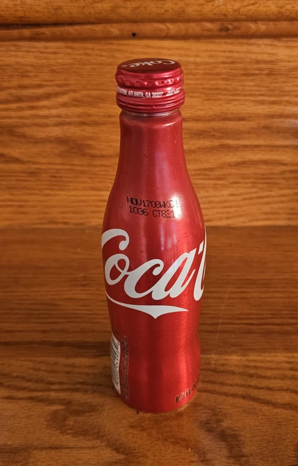 Красная алюминиевая коллекционная бутылка кока-колы 8,5 унции никогда не открывалась 2008 - Изображение 1 из 4