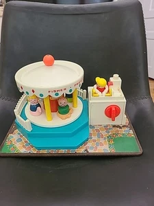 Vintage Fisher Price Merry Go Round #111 Works & w/ Wood Figures Little People - Bild 1 von 7